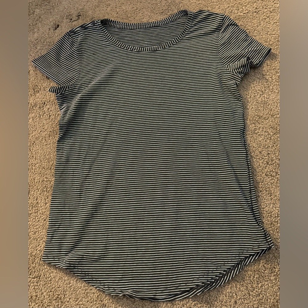 Lululemon Love Tee
Size 4